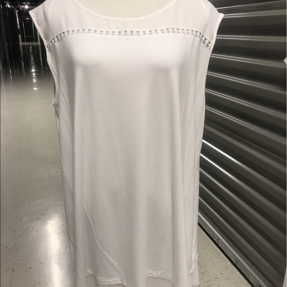 AnyWear Catherine’s sleeveless tunic top